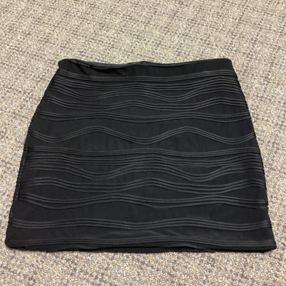 Heart Soul Black Stretch Ribbed Wavy Designed Skirt * Small - Picture 3 of 8